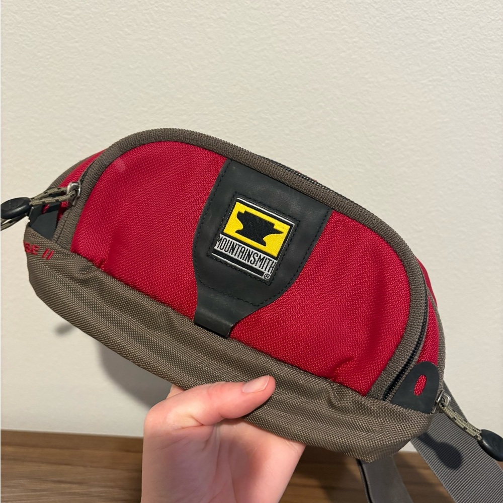 Mountainsmith Red Vibe II Padded Lumbar Waist Zipper Fanny Pack - Picture 7 of 7